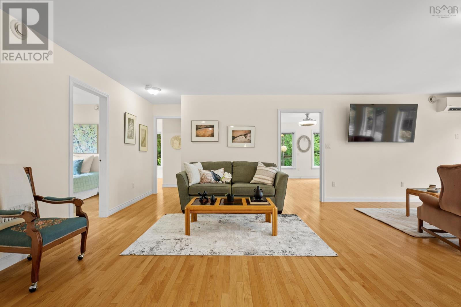 64 Davis Avenue Property Photo 8