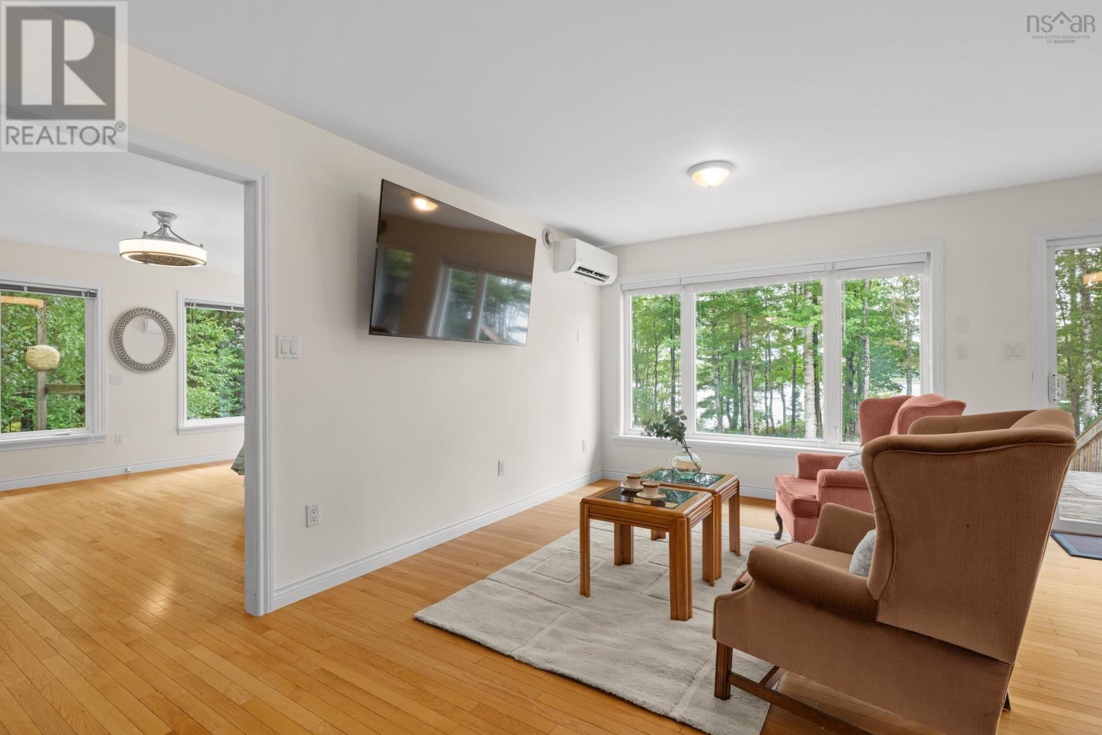 64 Davis Avenue Property Photo 9