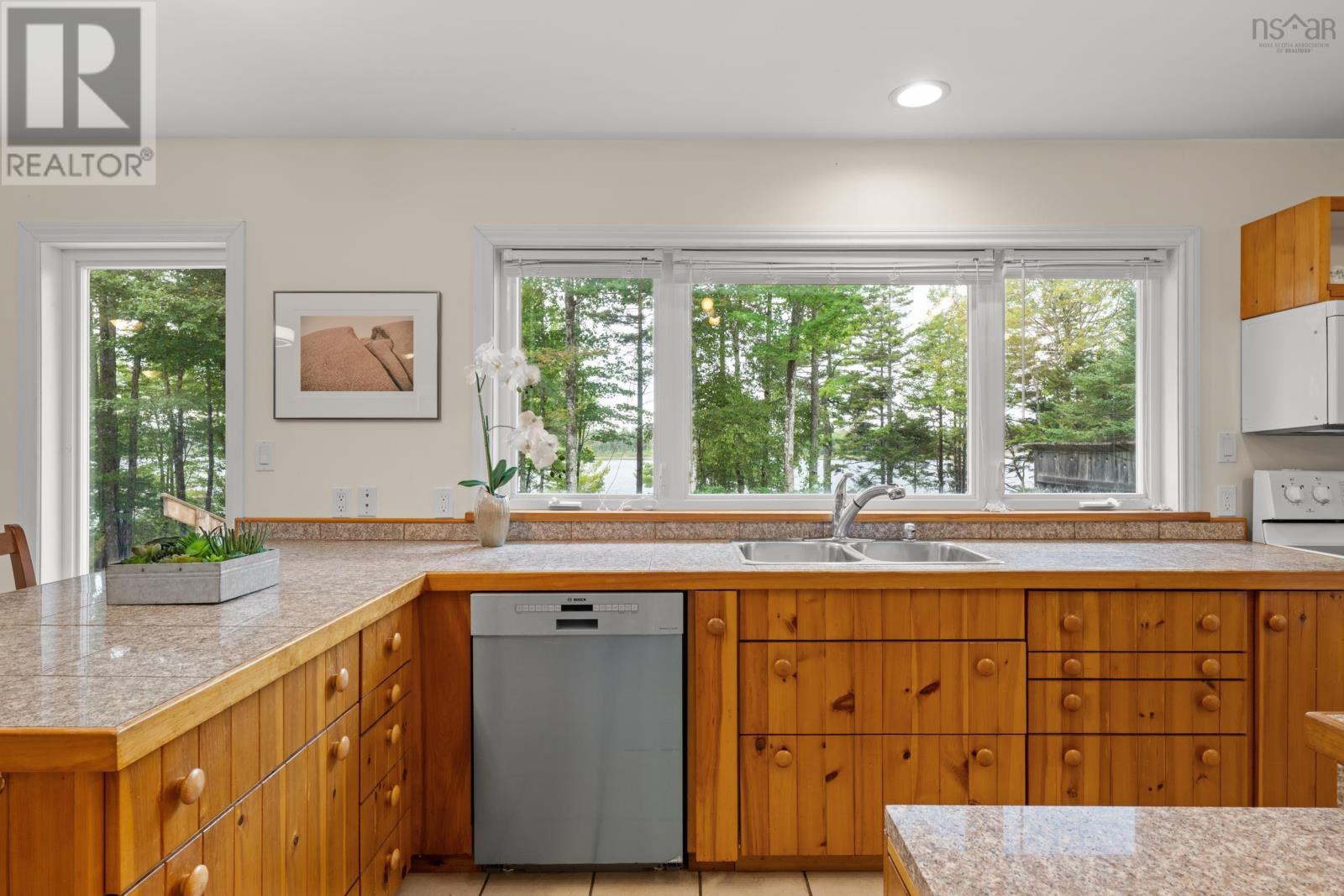 64 Davis Avenue Property Photo 14