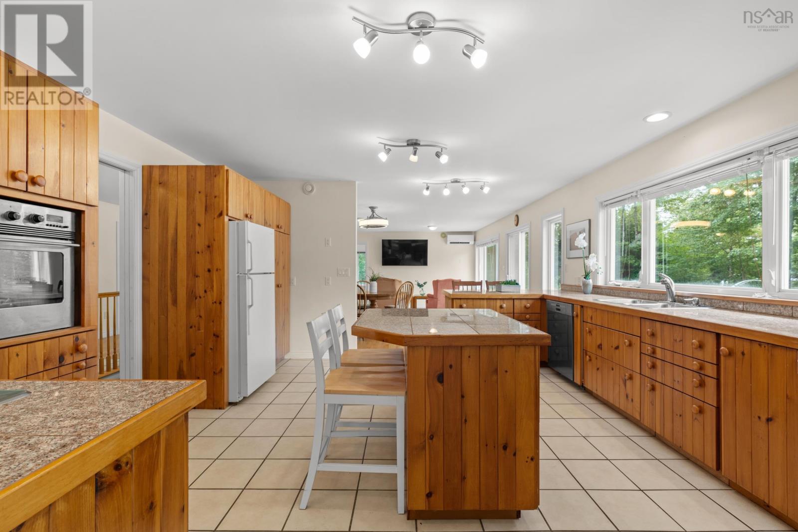 64 Davis Avenue Property Photo 15