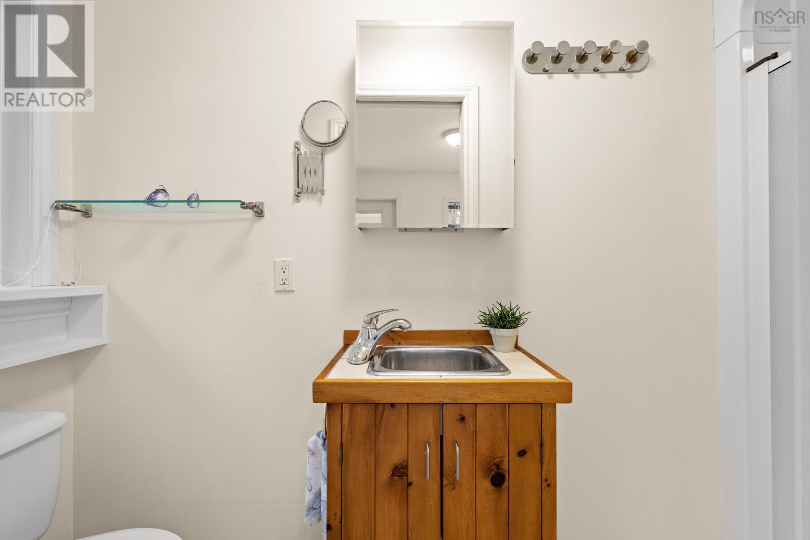 64 Davis Avenue Property Photo 19