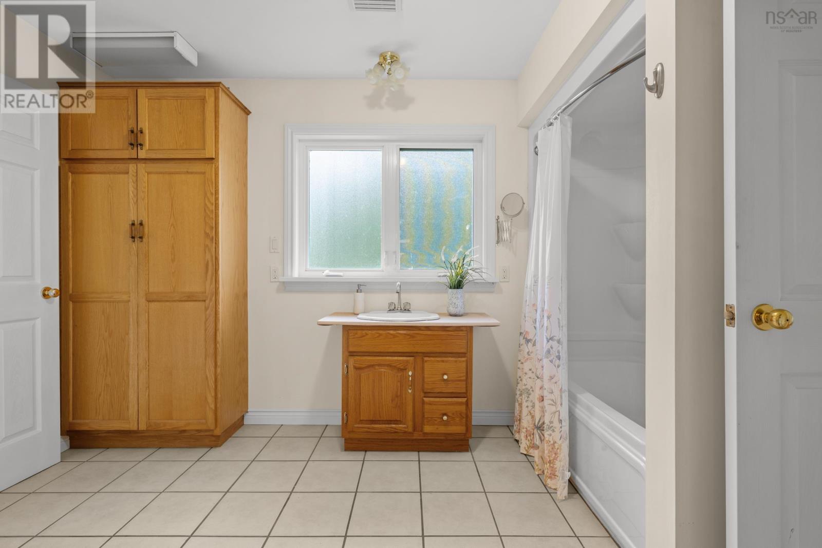 64 Davis Avenue Property Photo 31
