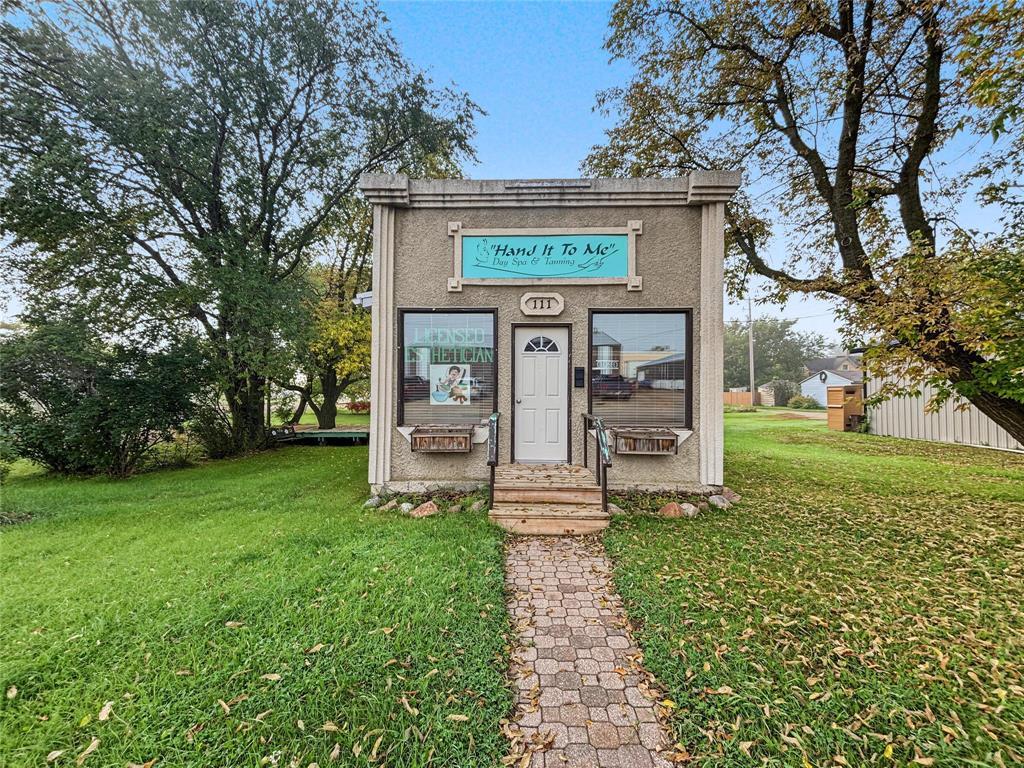 111 Queen Street W Property Photo 1