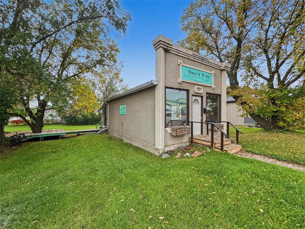 111 Queen Street W Property Photo 2