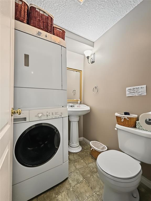 111 Queen Street W Property Photo 10