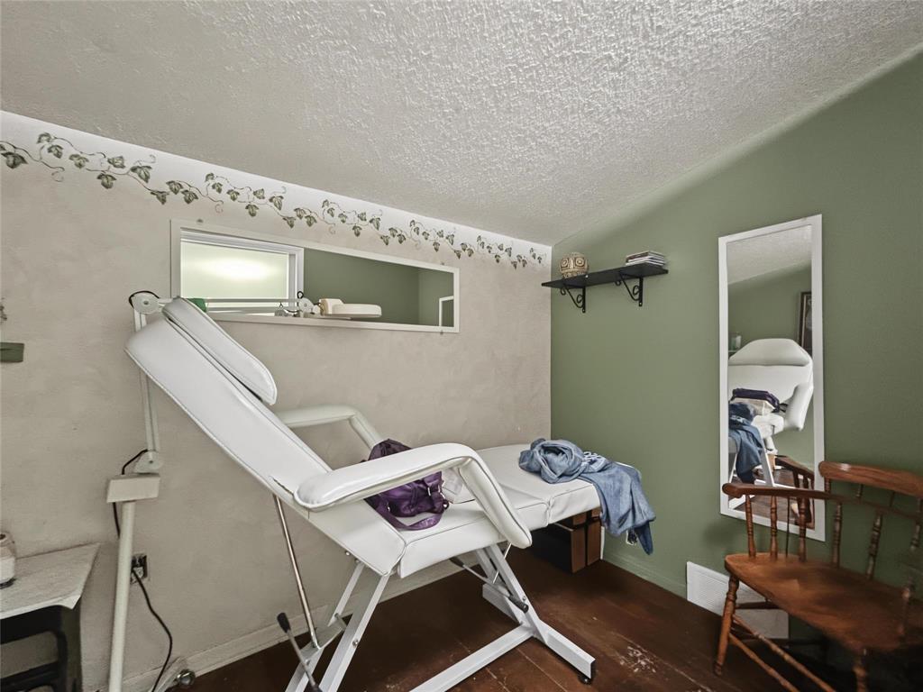 111 Queen Street W Property Photo 13