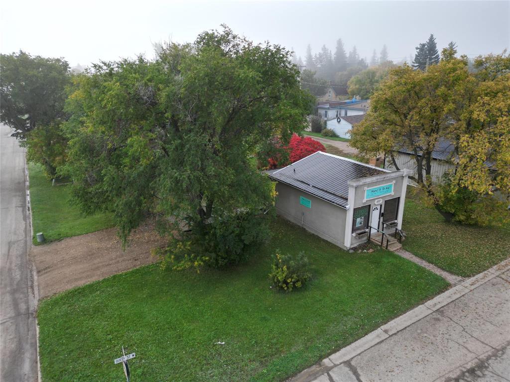 111 Queen Street W Property Photo 16