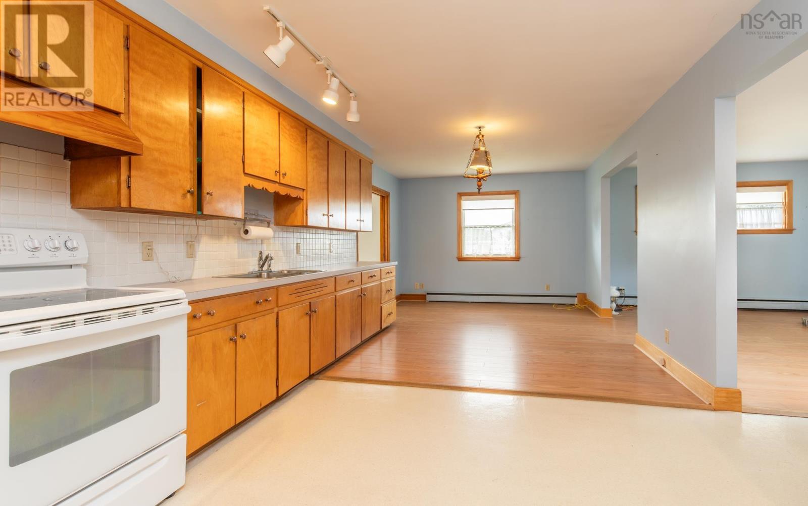 306 Pleasant Street Property Photo 8