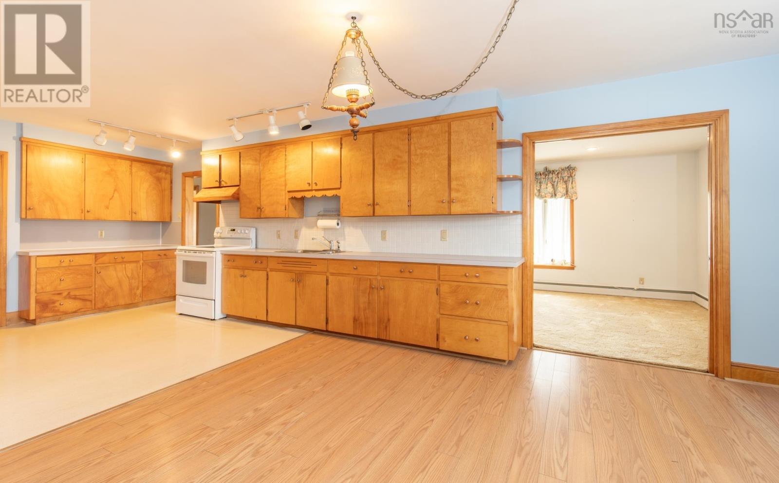 306 Pleasant Street Property Photo 16