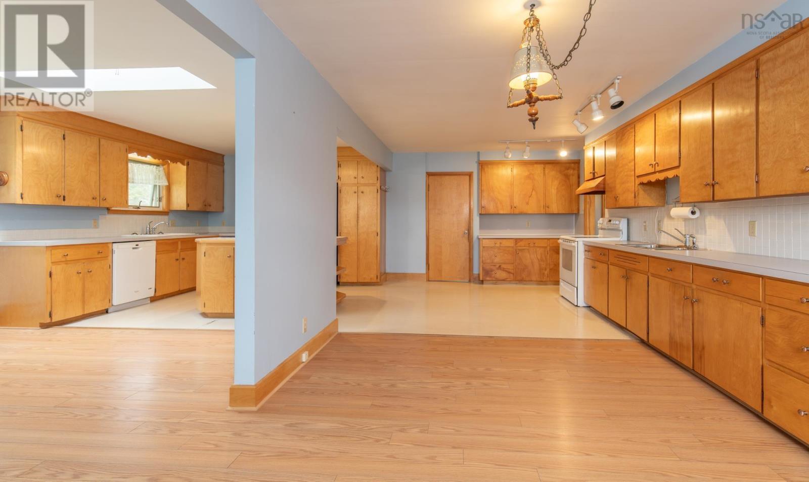 306 Pleasant Street Property Photo 17