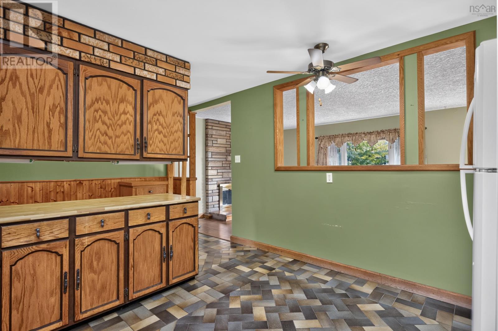 2587 Sackville Drive Property Photo 8