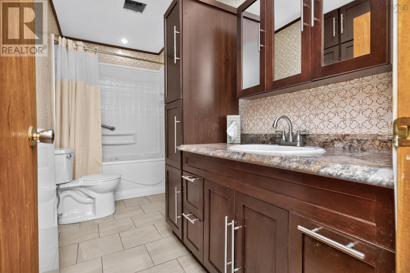 2587 Sackville Drive Property Photo 14