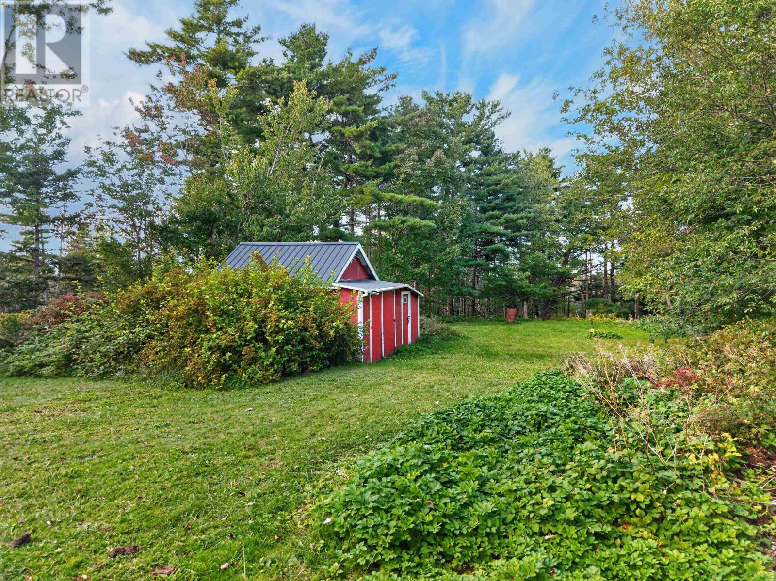2587 Sackville Drive Property Photo 32