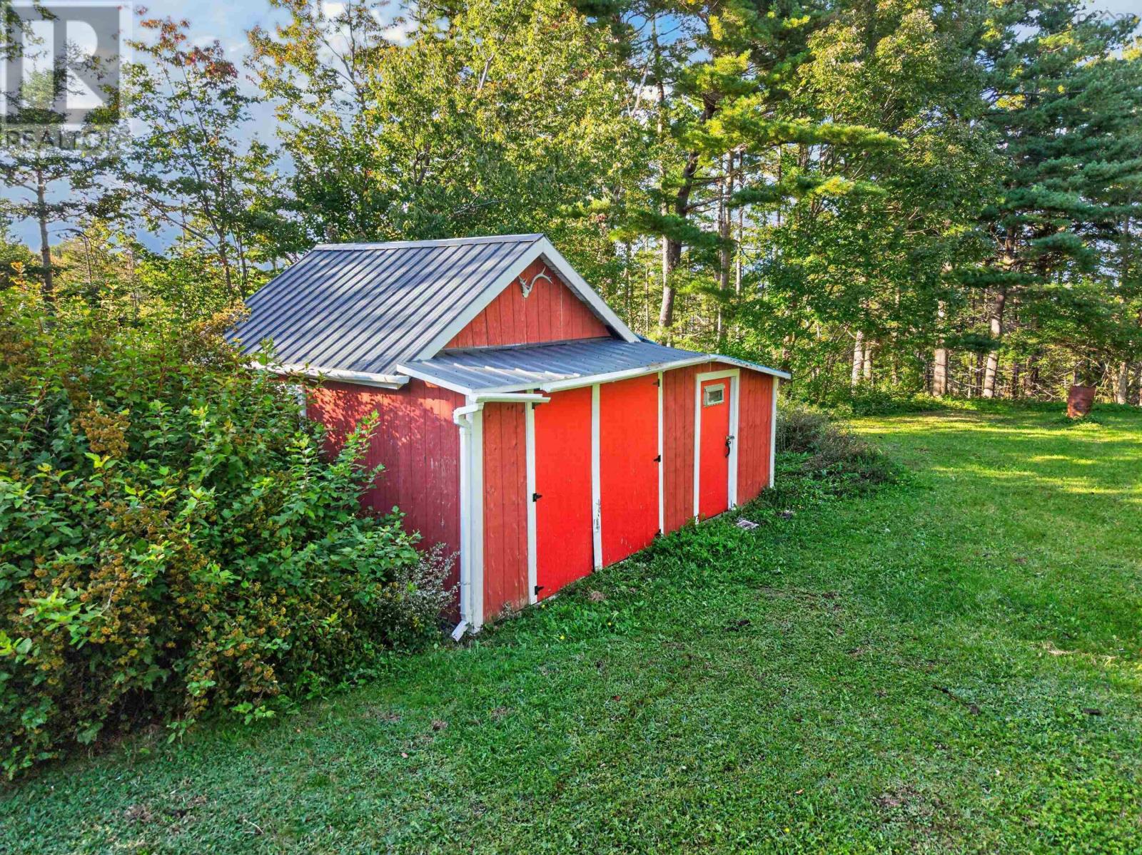 2587 Sackville Drive Property Photo 40