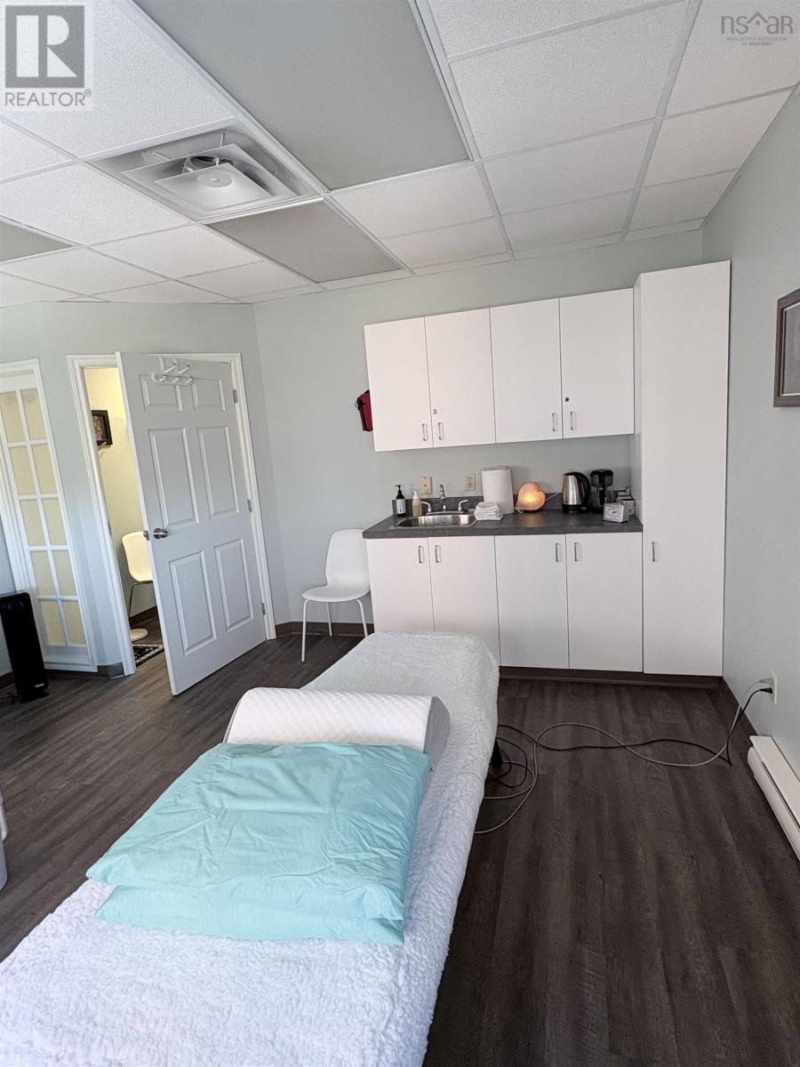 570 5991 Spring Garden Road Property Photo 3