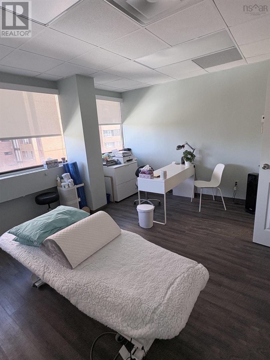 570 5991 Spring Garden Road Property Photo 4