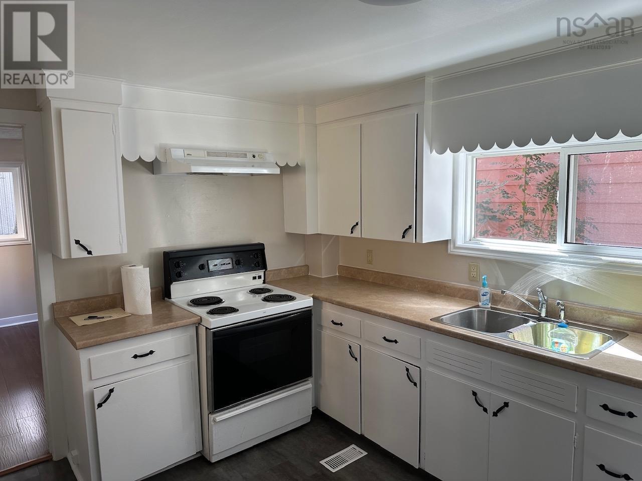 6162 Charles Street Property Photo 8