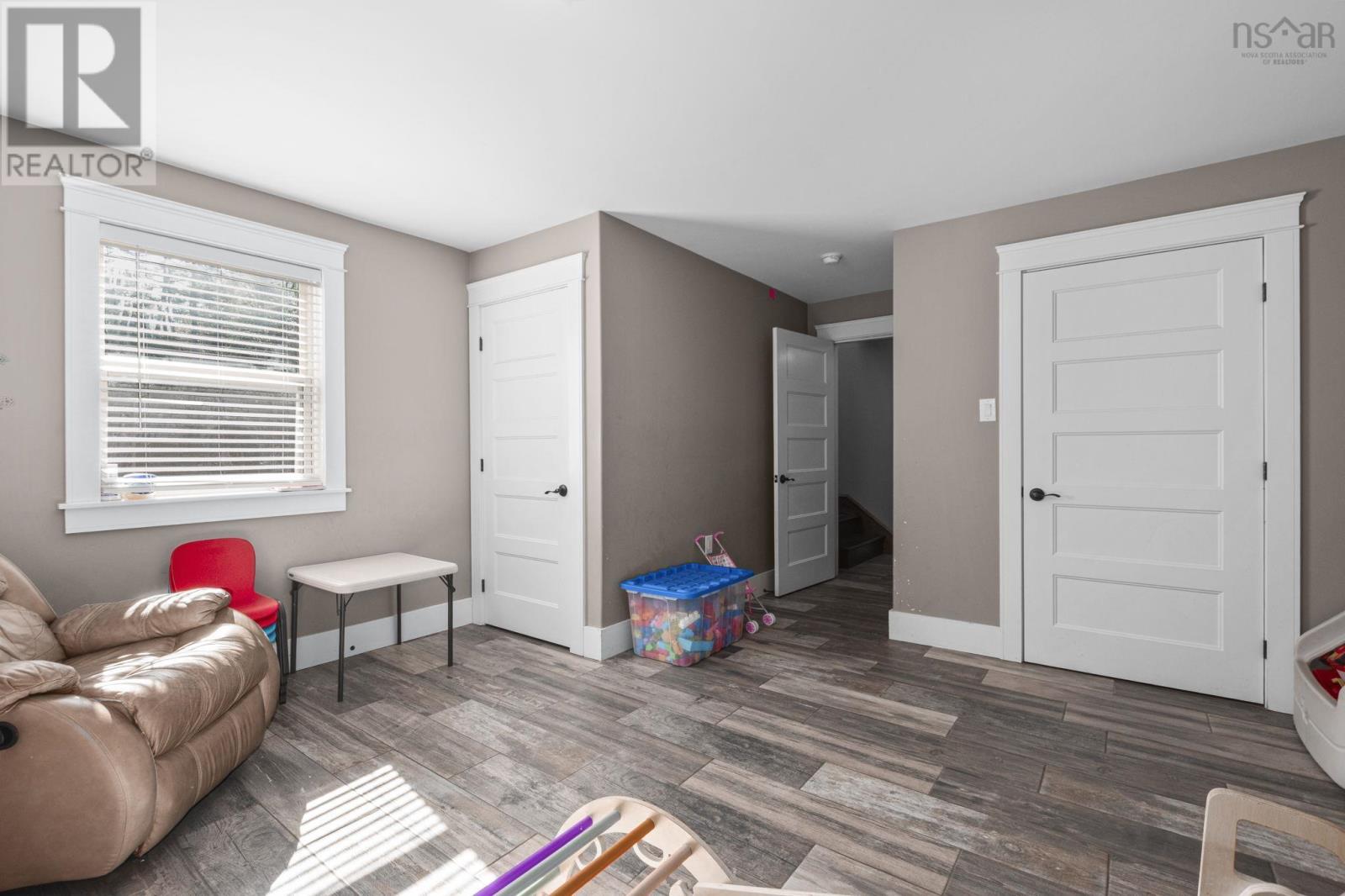 260 Royal Oaks Way Property Photo 16