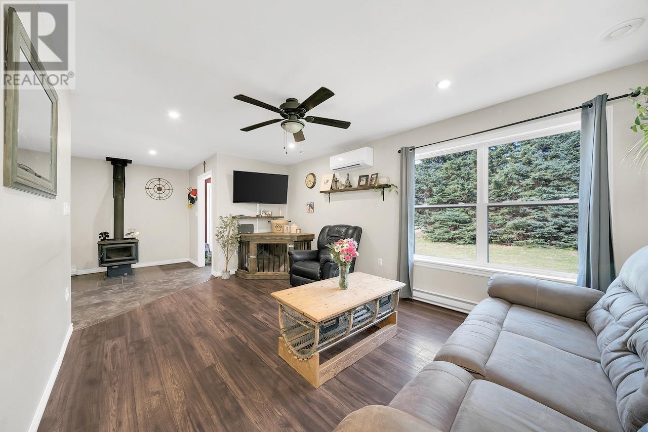 35 Harbour Road Property Photo 18