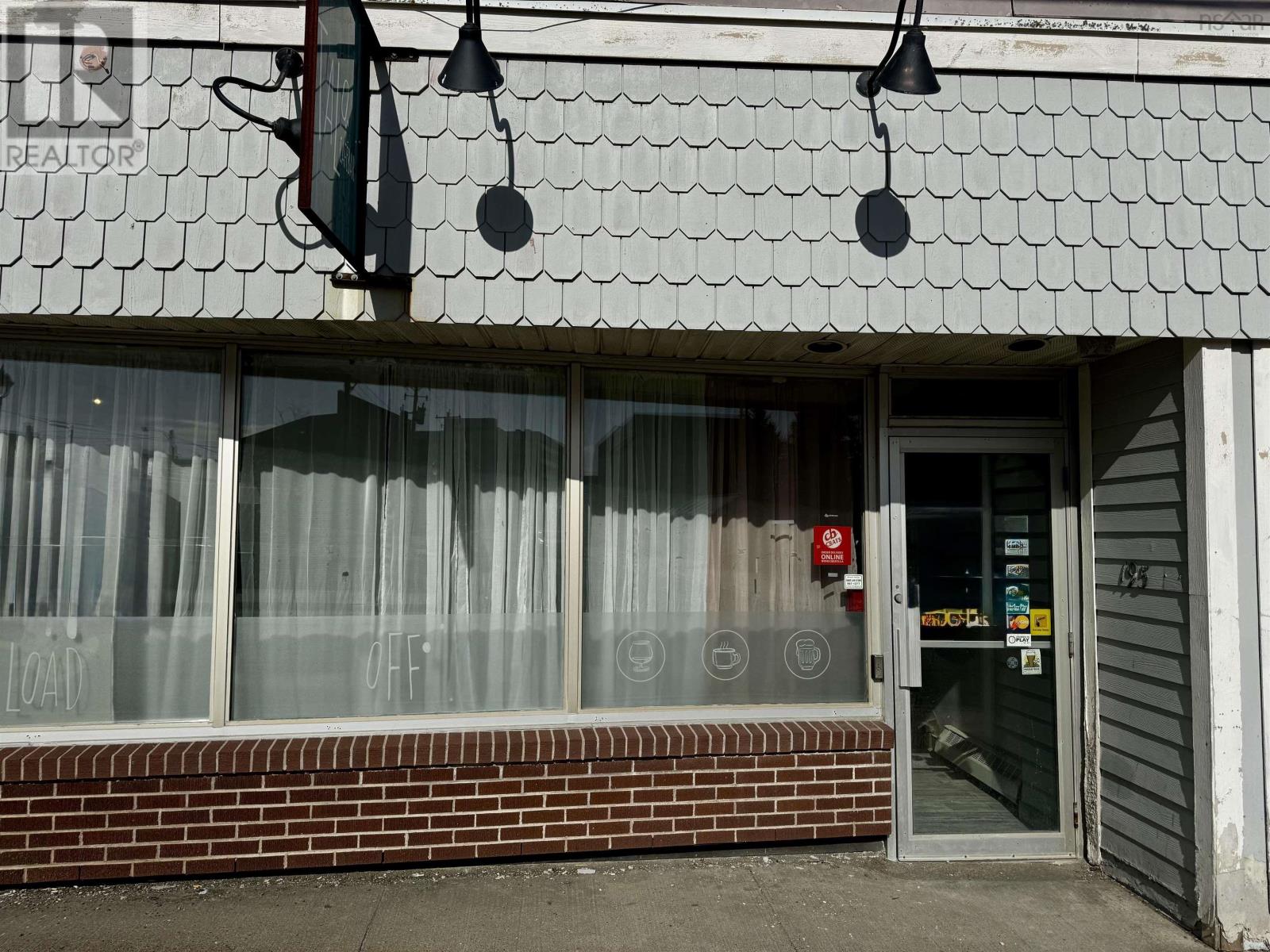 195 Commercial Street Property Photo 1