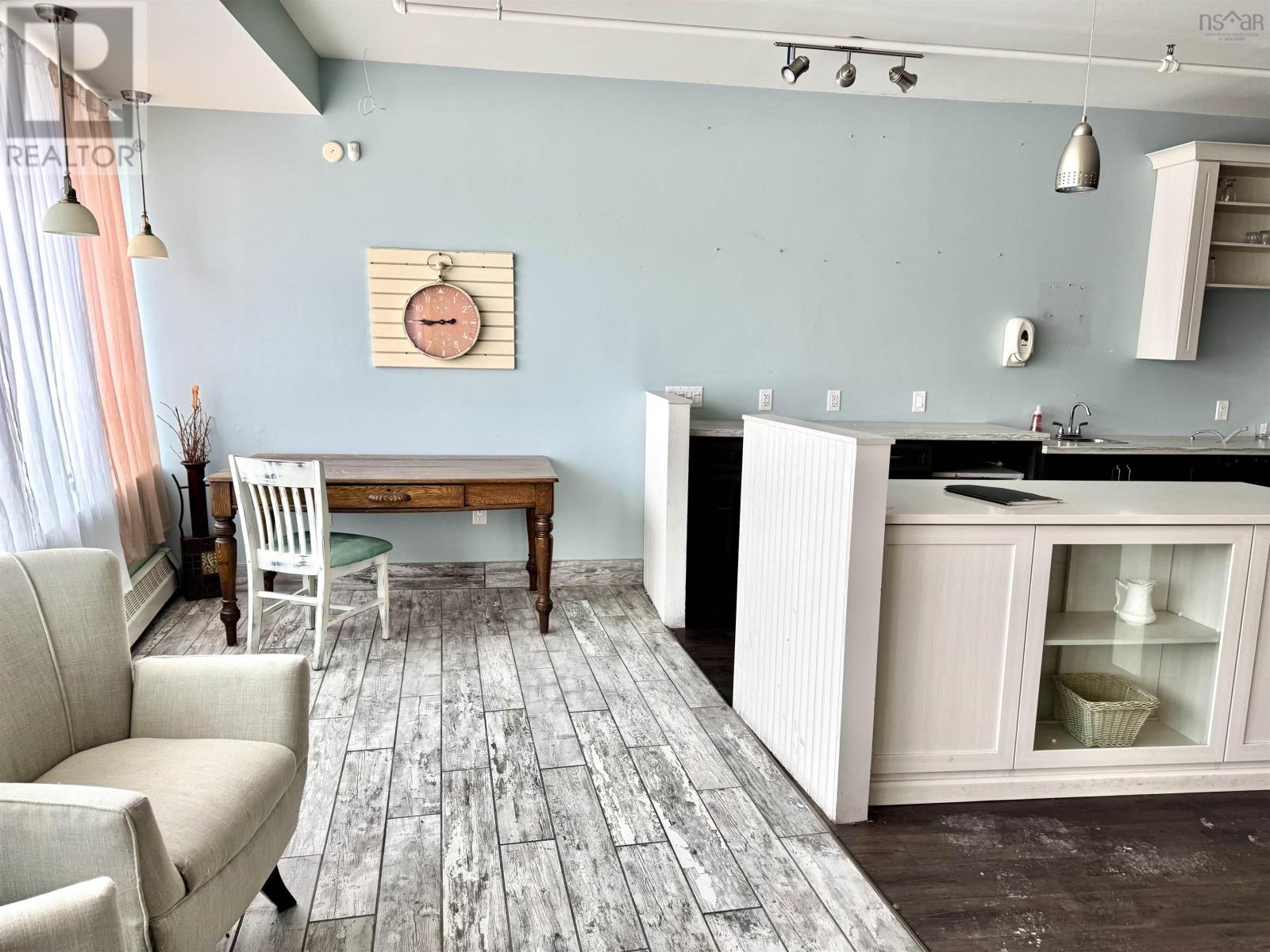 195 Commercial Street Property Photo 4