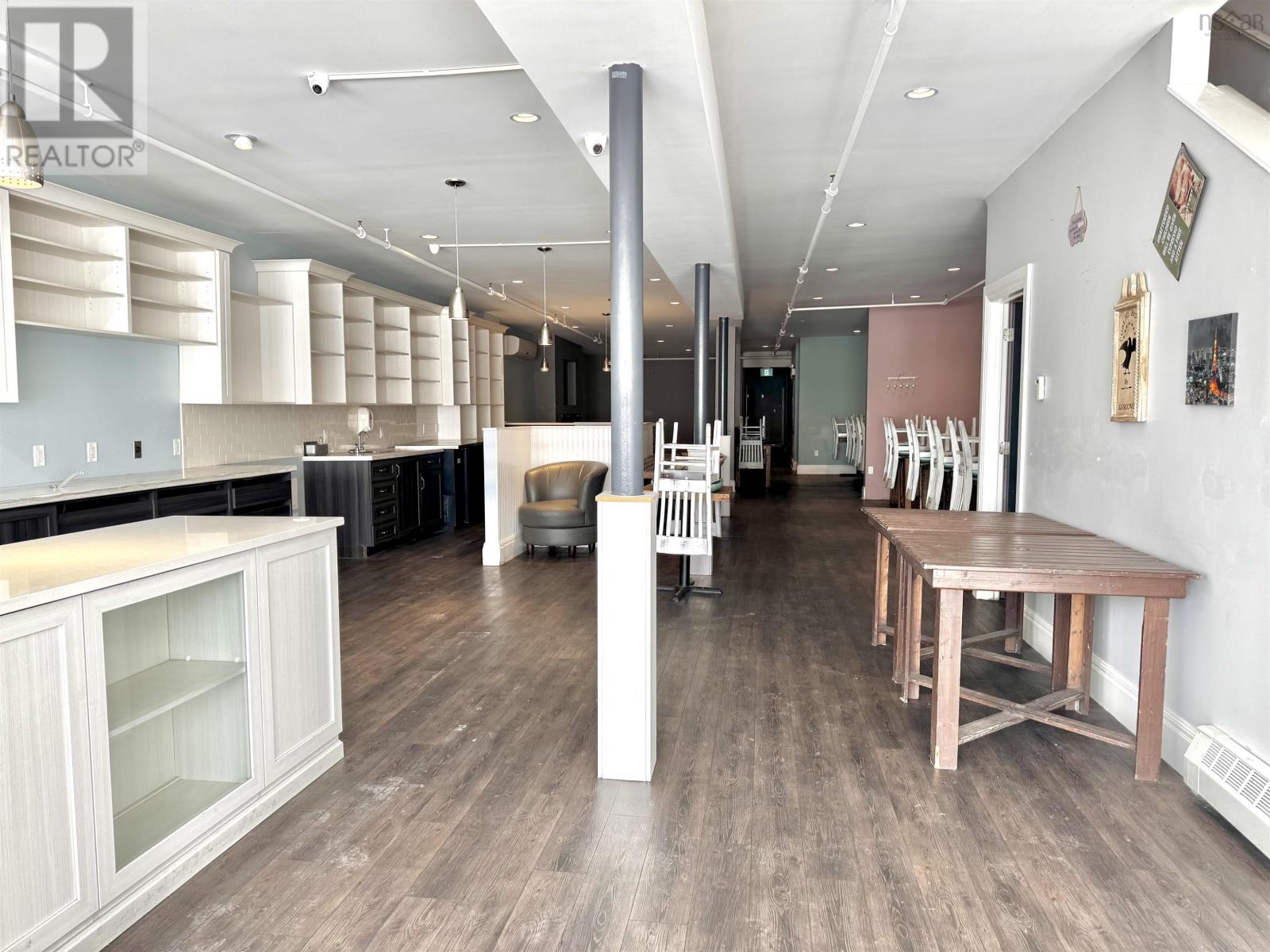 195 Commercial Street Property Photo 6