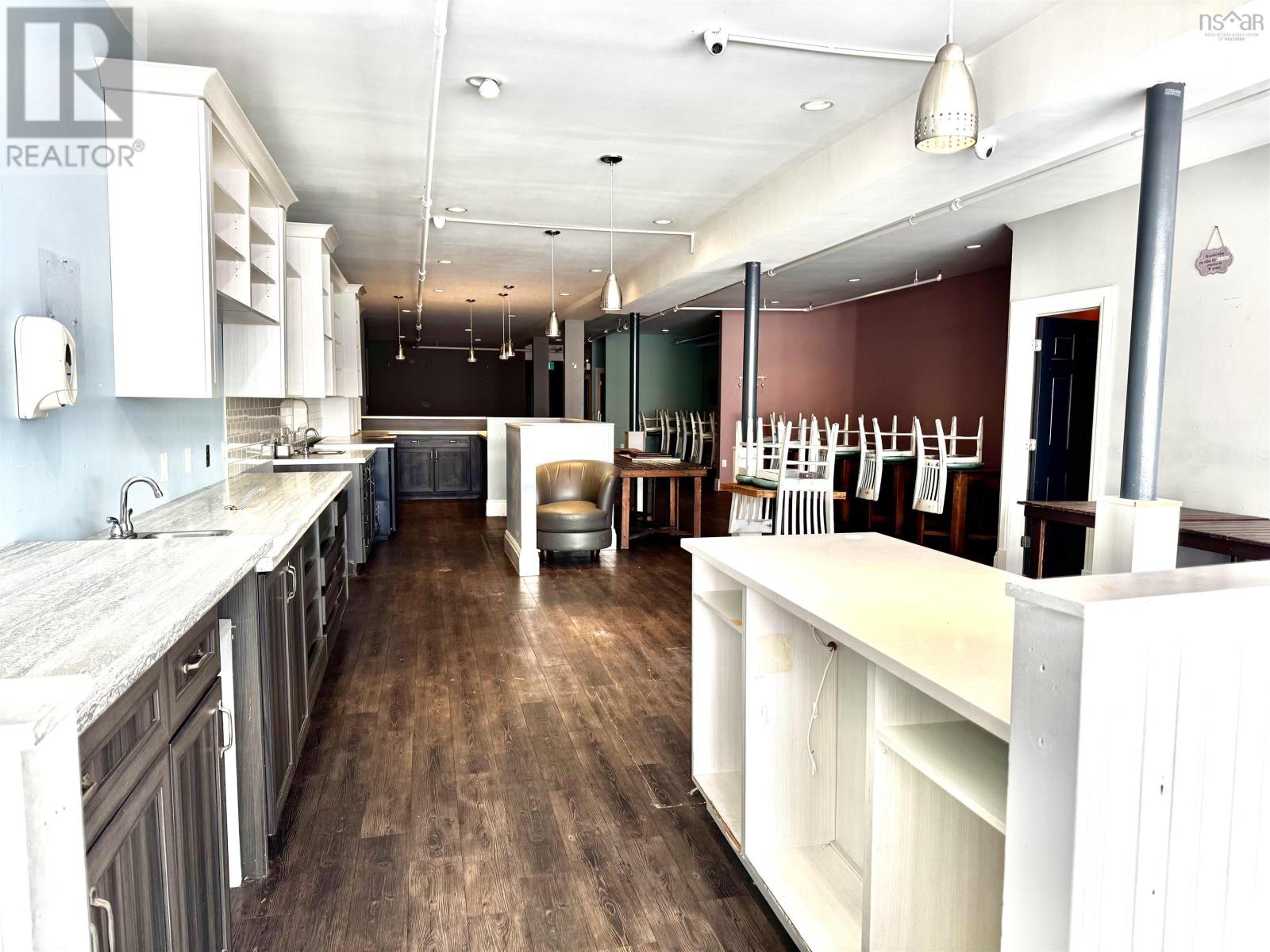 195 Commercial Street Property Photo 8
