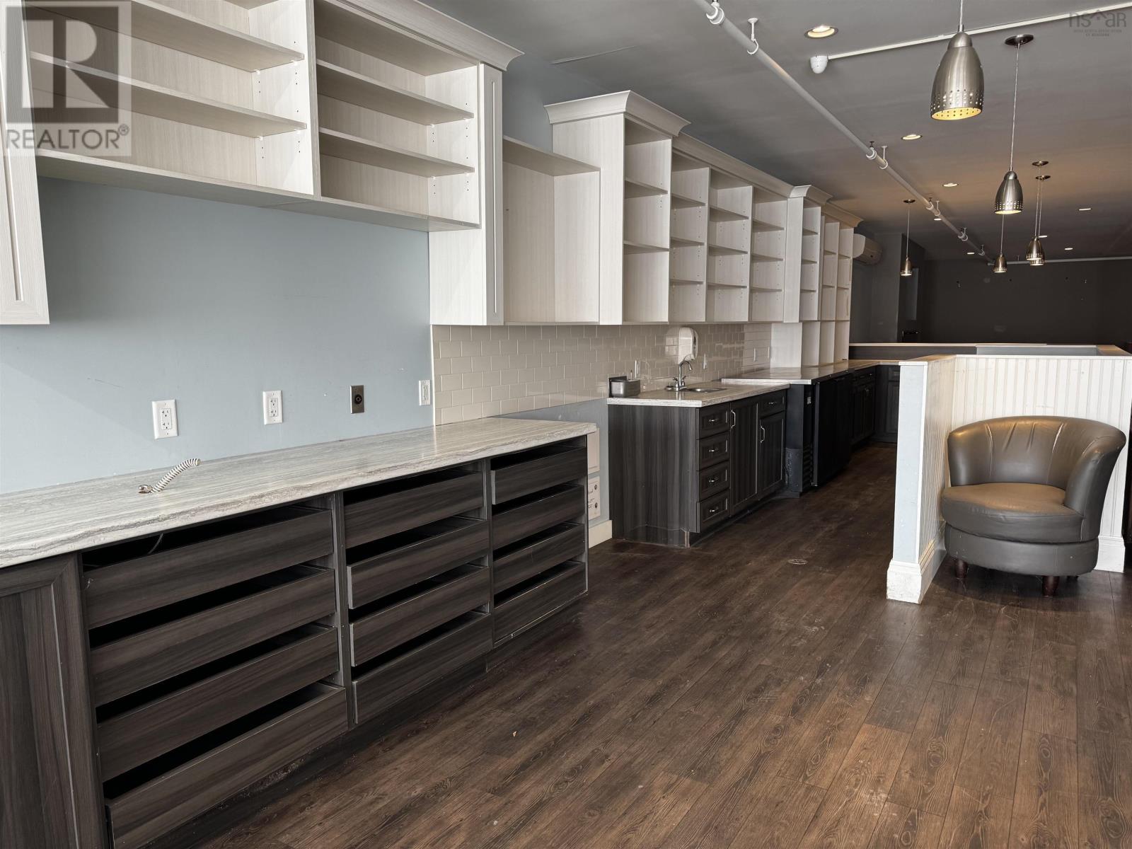 195 Commercial Street Property Photo 10
