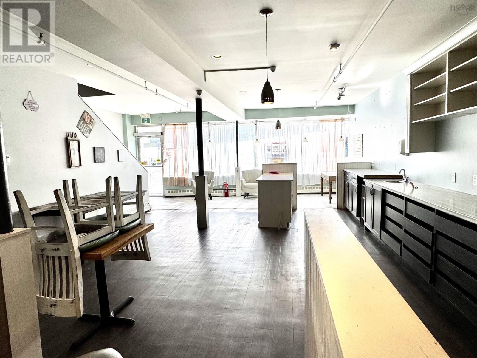 195 Commercial Street Property Photo 11