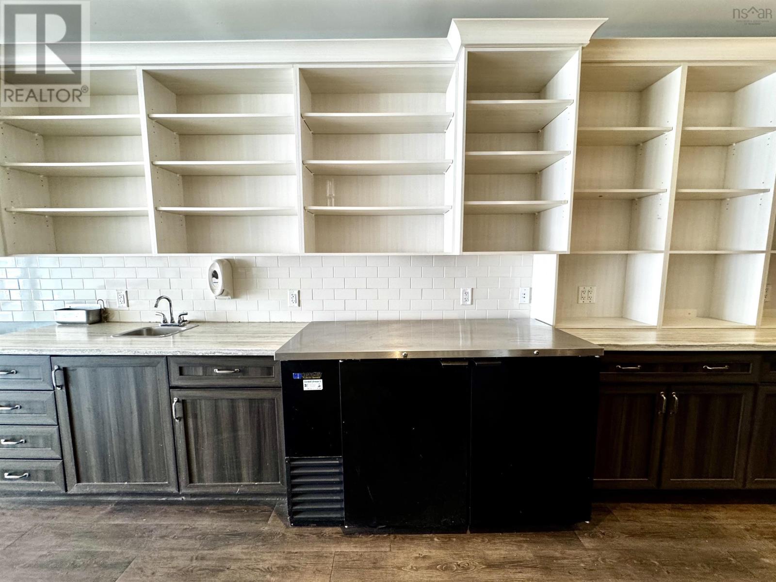 195 Commercial Street Property Photo 12