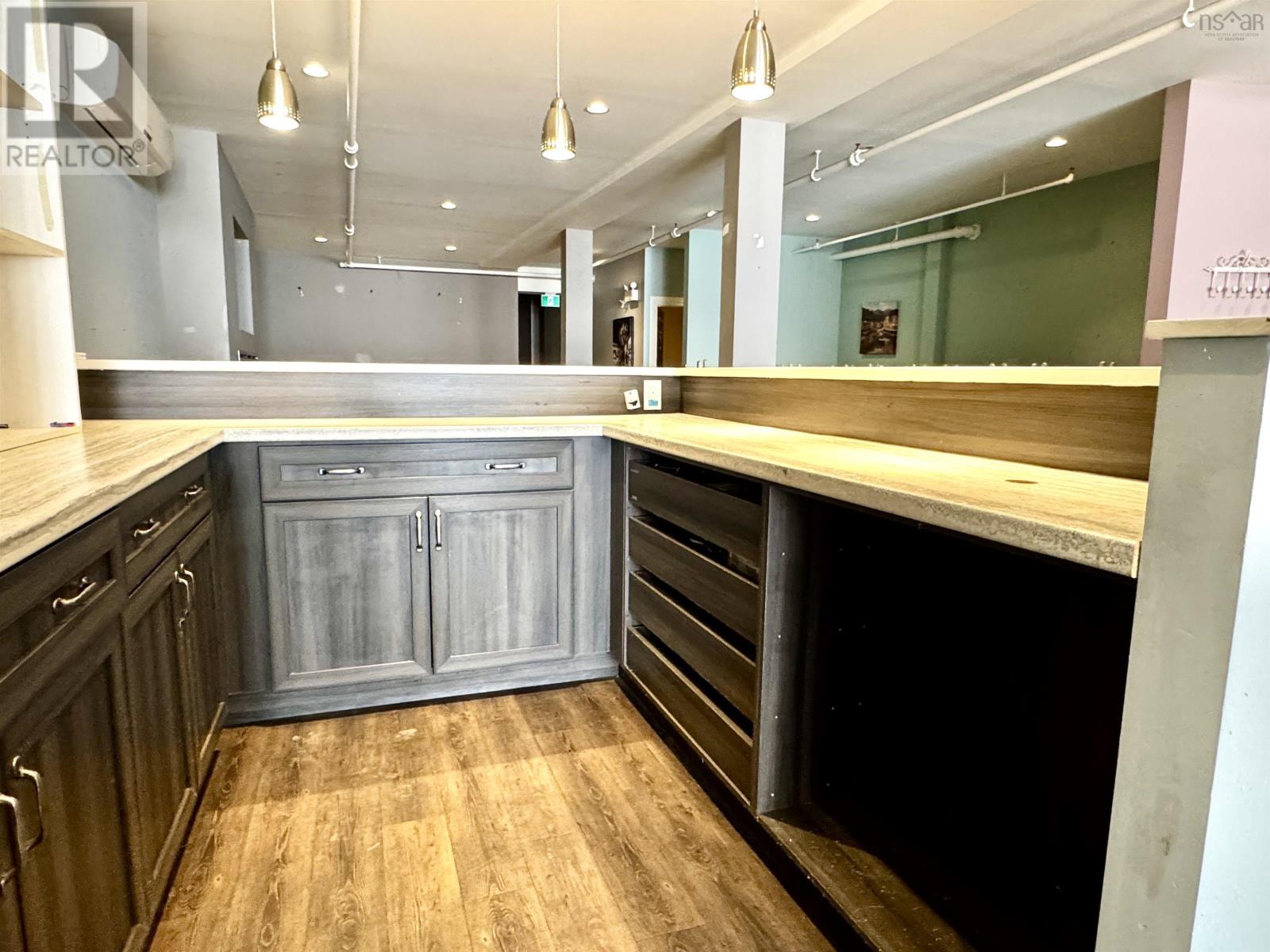 195 Commercial Street Property Photo 13