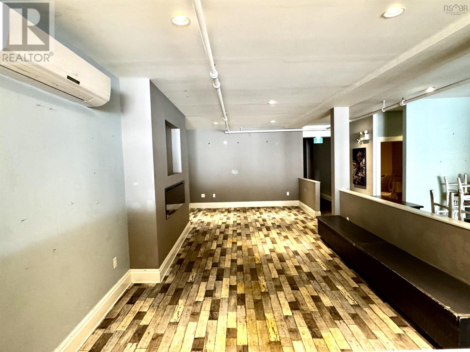 195 Commercial Street Property Photo 14
