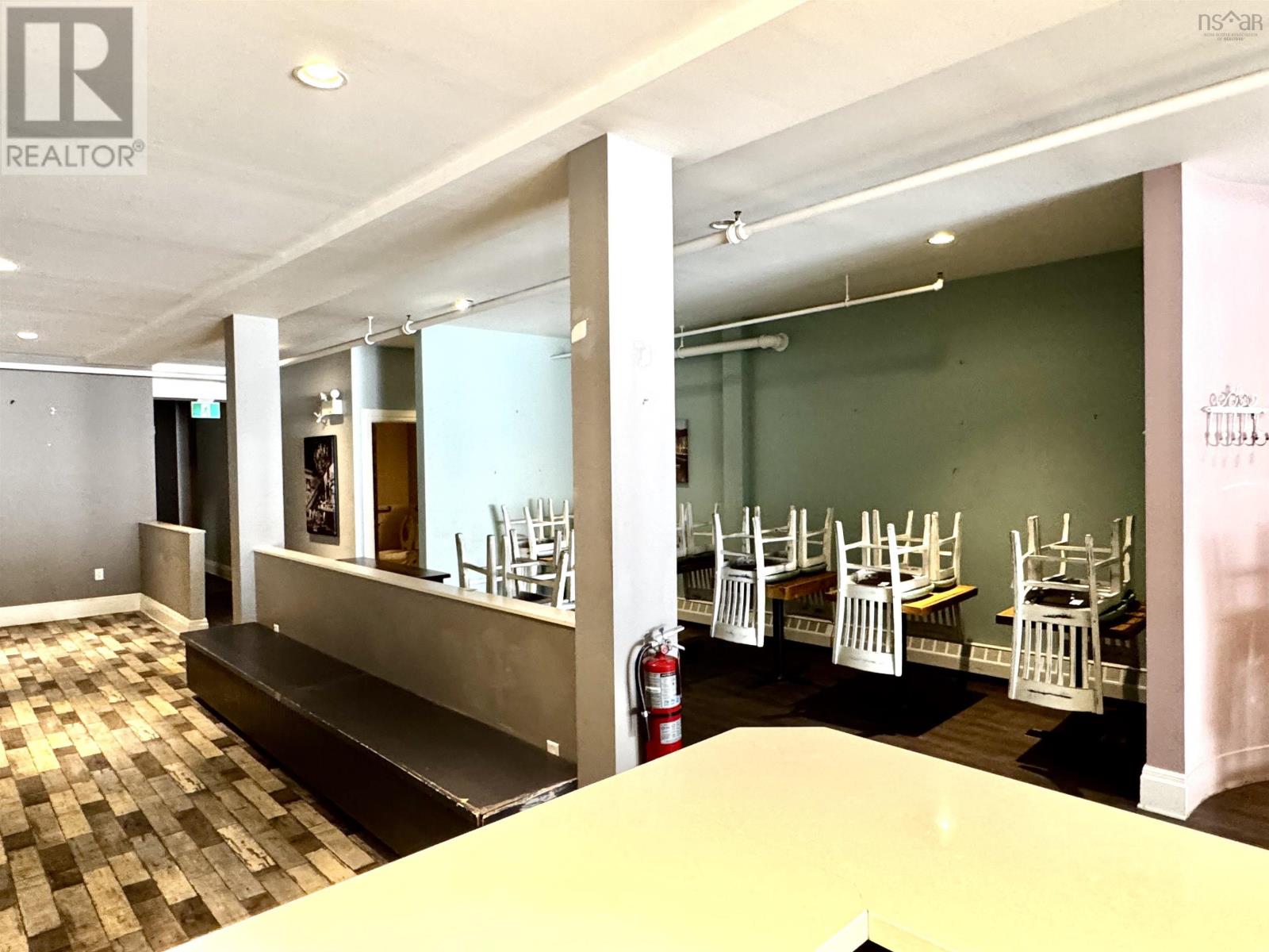 195 Commercial Street Property Photo 15