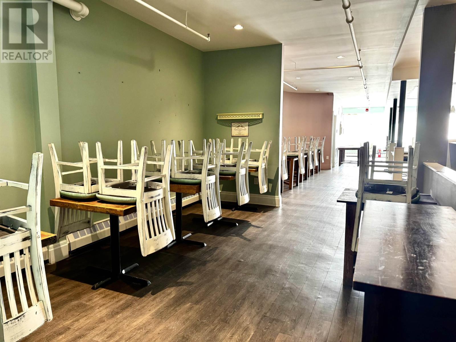 195 Commercial Street Property Photo 16