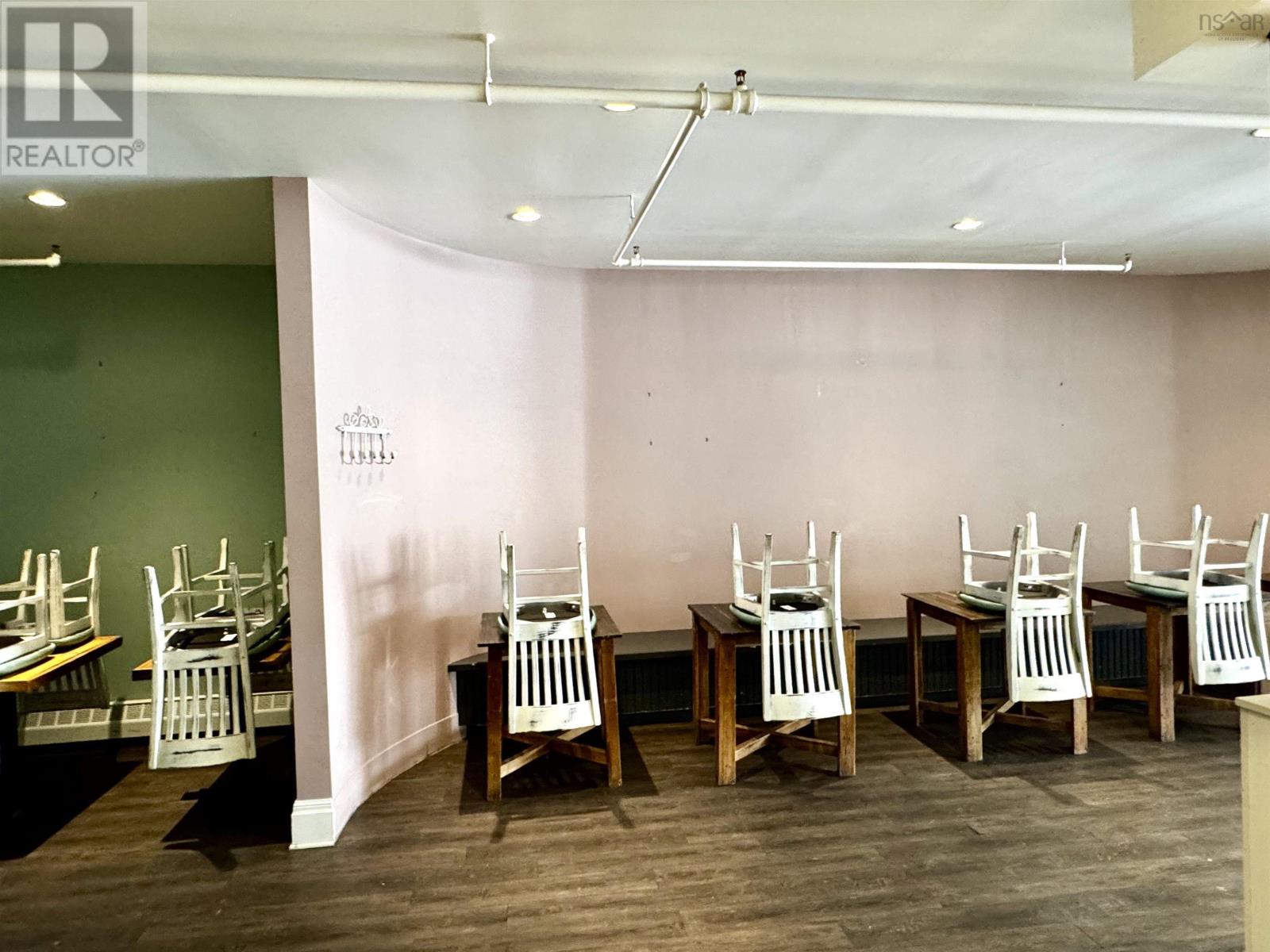 195 Commercial Street Property Photo 17