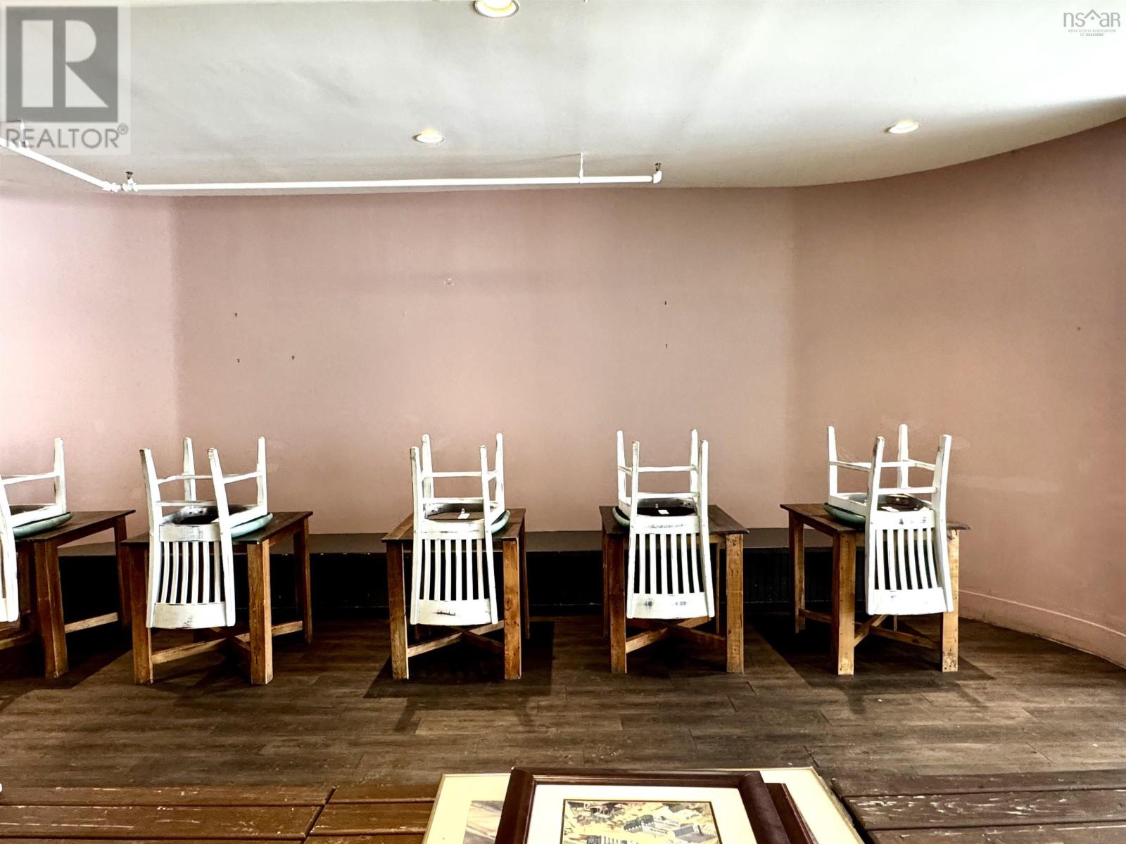 195 Commercial Street Property Photo 18