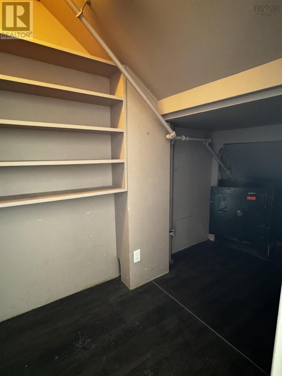 195 Commercial Street Property Photo 19