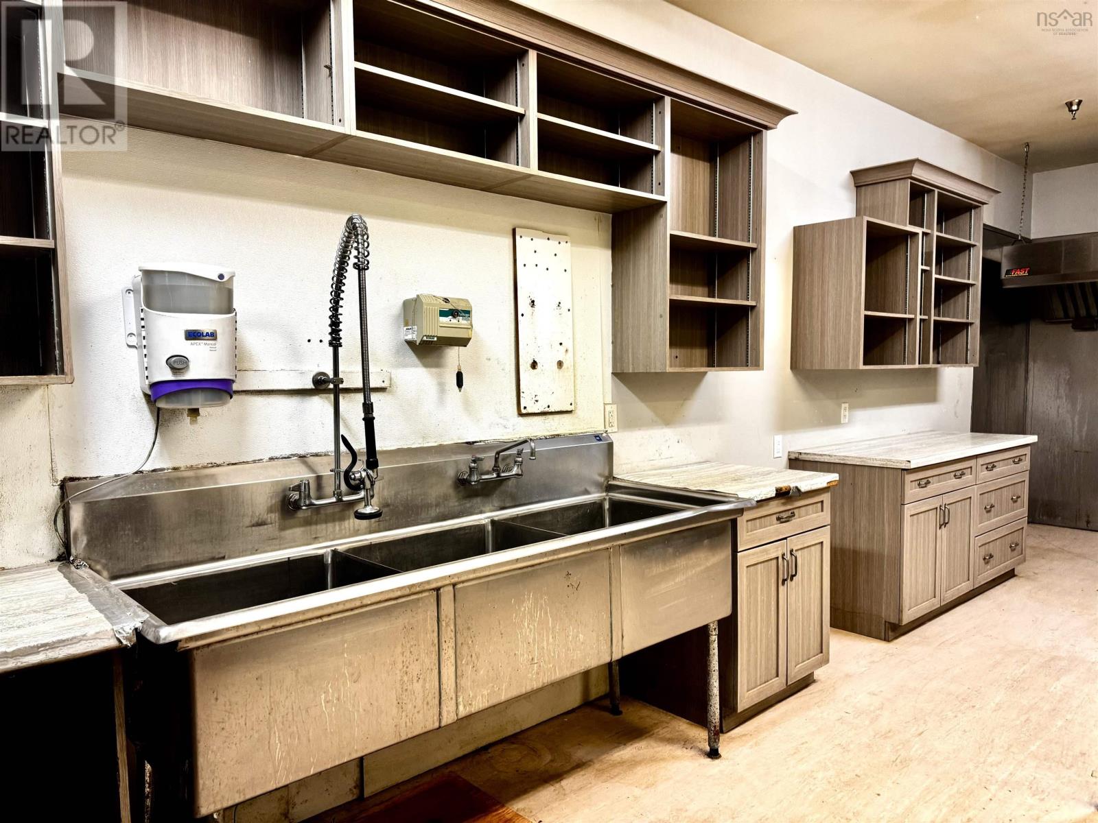 195 Commercial Street Property Photo 21