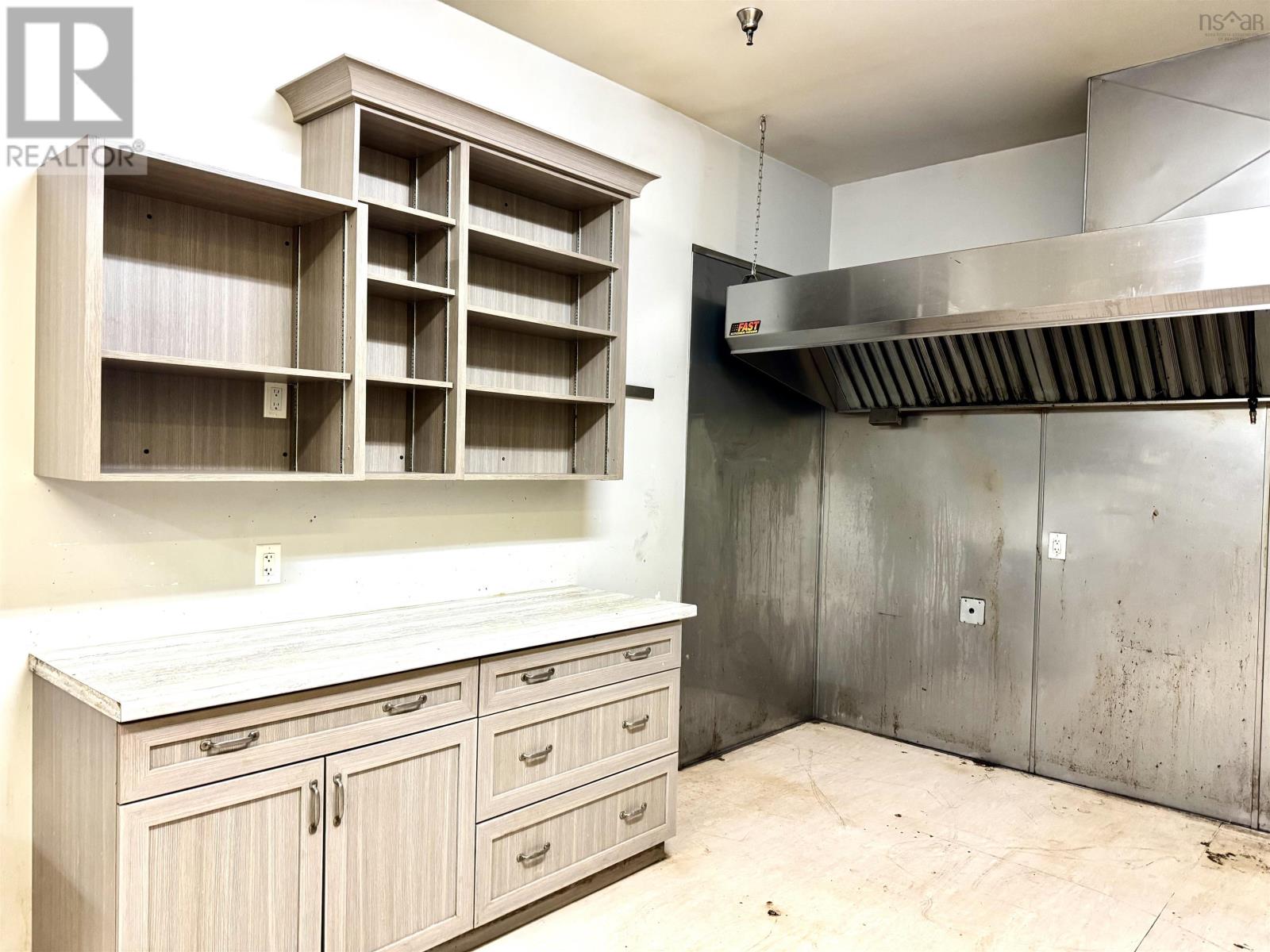 195 Commercial Street Property Photo 22