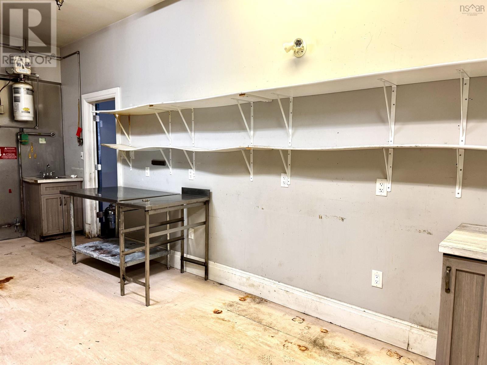 195 Commercial Street Property Photo 24