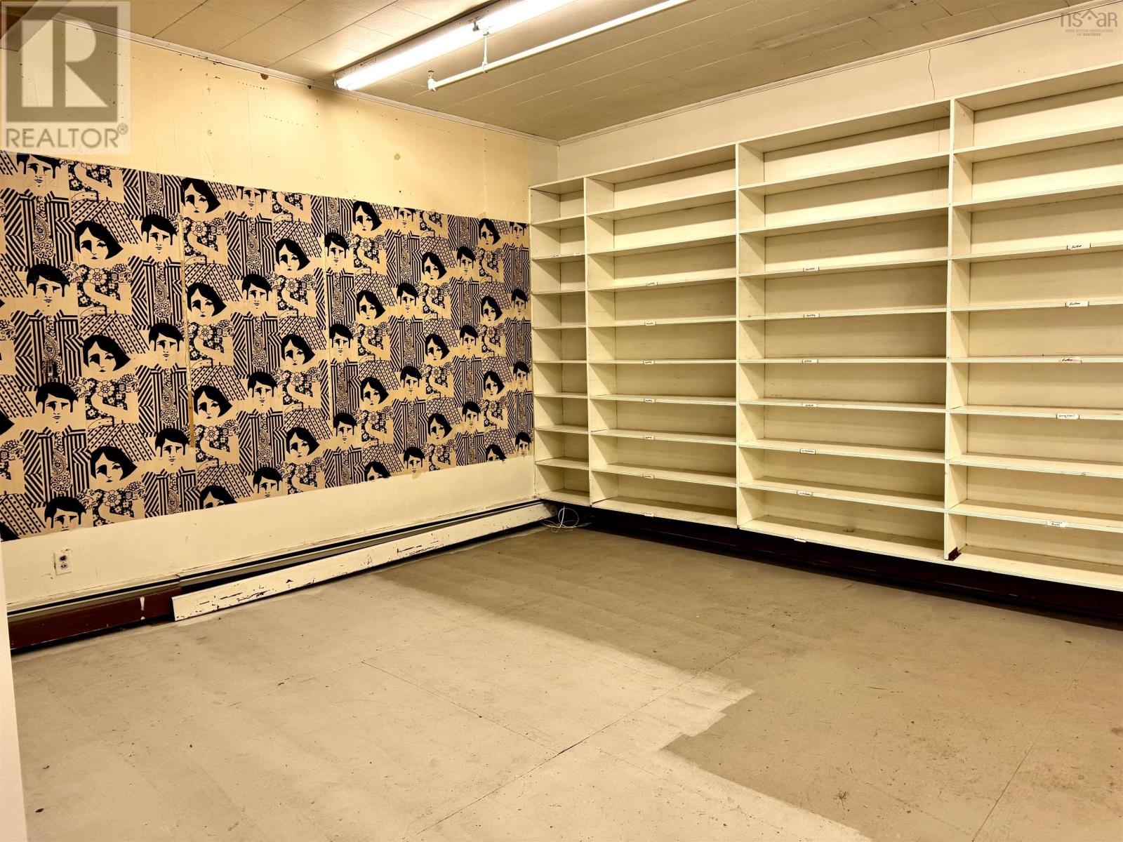 195 Commercial Street Property Photo 29