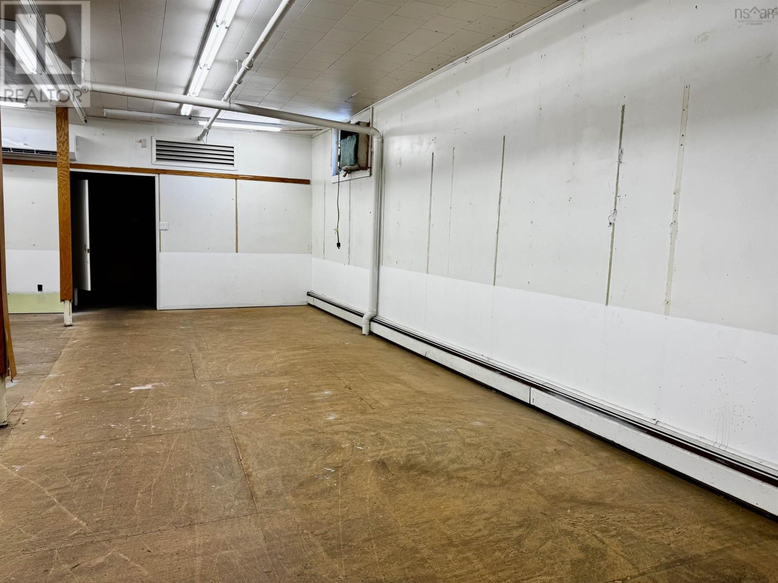 195 Commercial Street Property Photo 32