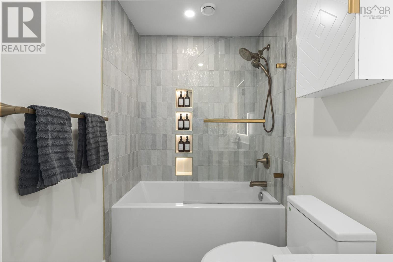 502 5769 Cunard Street Property Photo 17