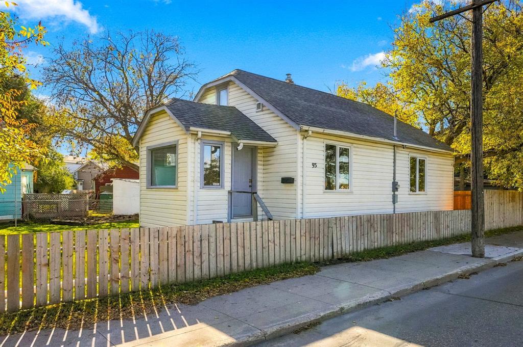93 Gateway Road Property Photo 1