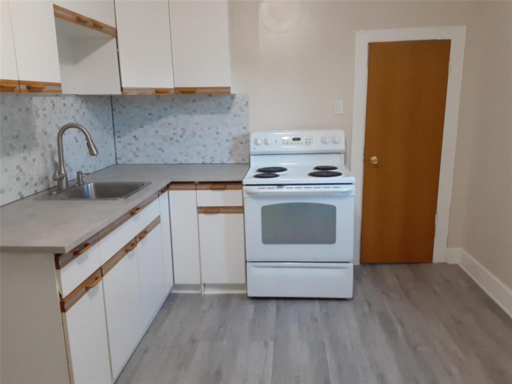 93 Gateway Road Property Photo 5