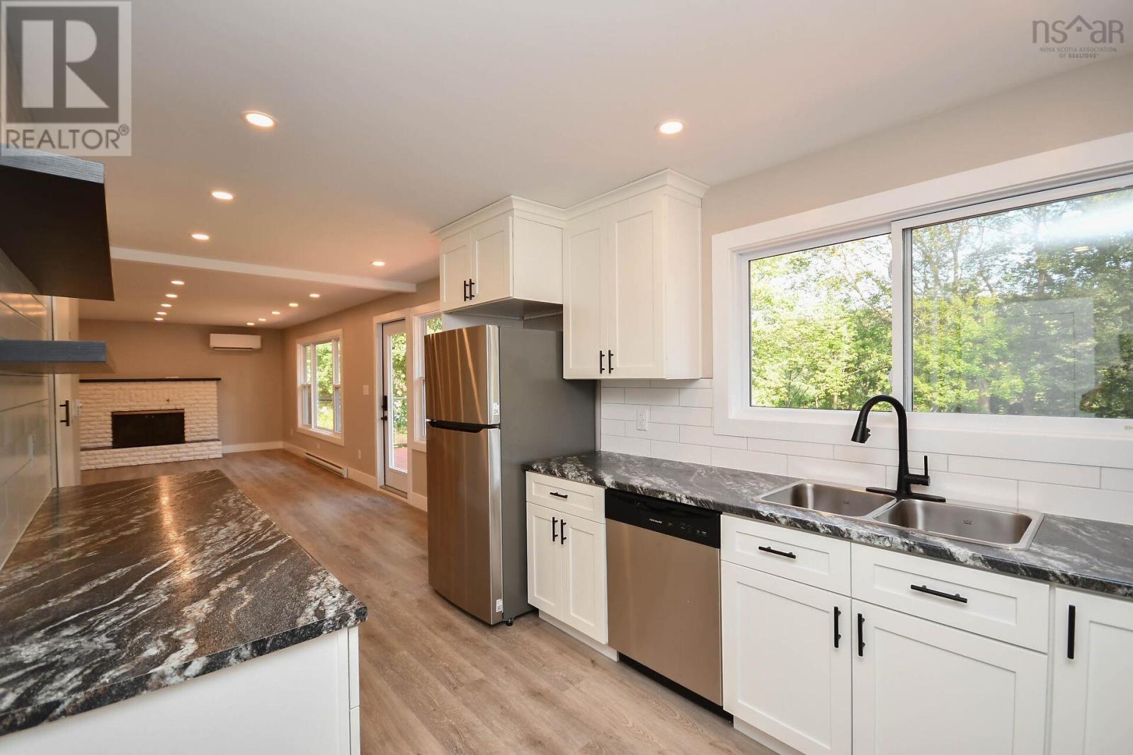 279 Lockview Road Property Photo 3