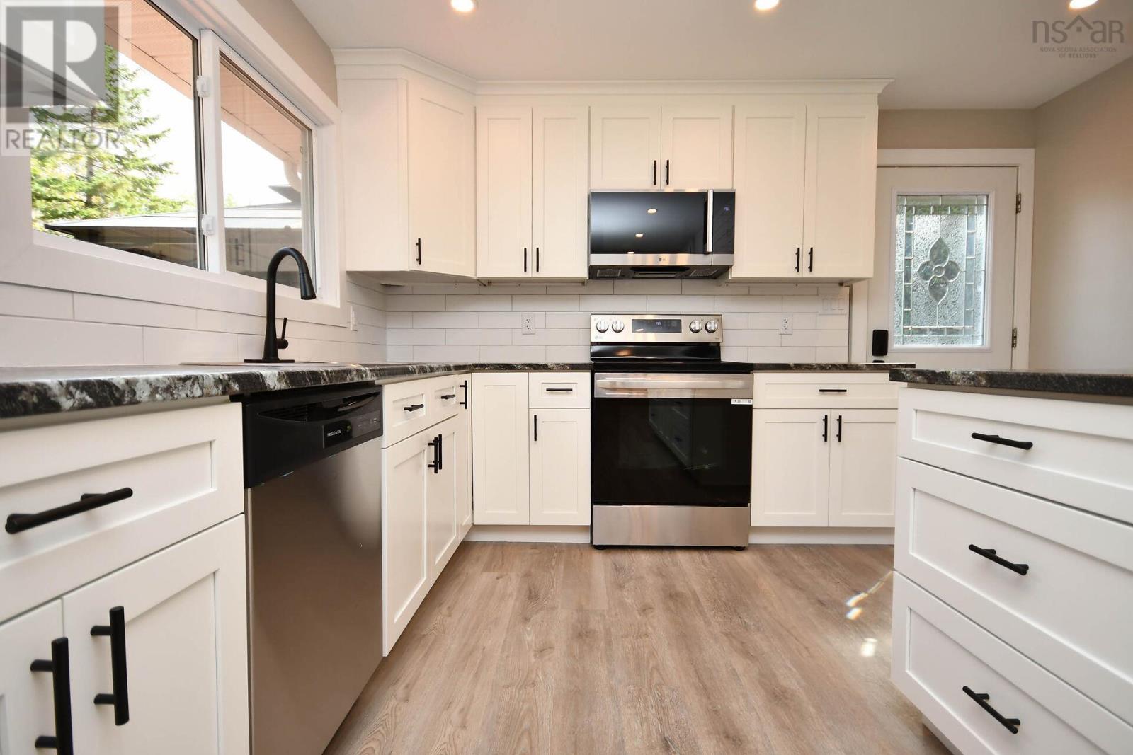 279 Lockview Road Property Photo 4