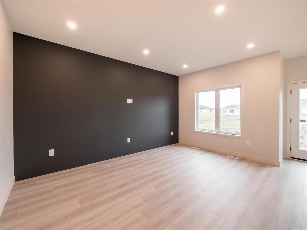 15 Hester Park Cove Property Photo 16