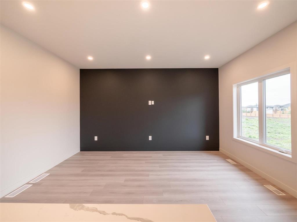 15 Hester Park Cove Property Photo 17