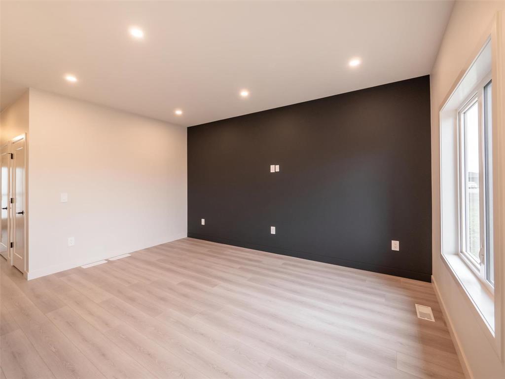 15 Hester Park Cove Property Photo 18